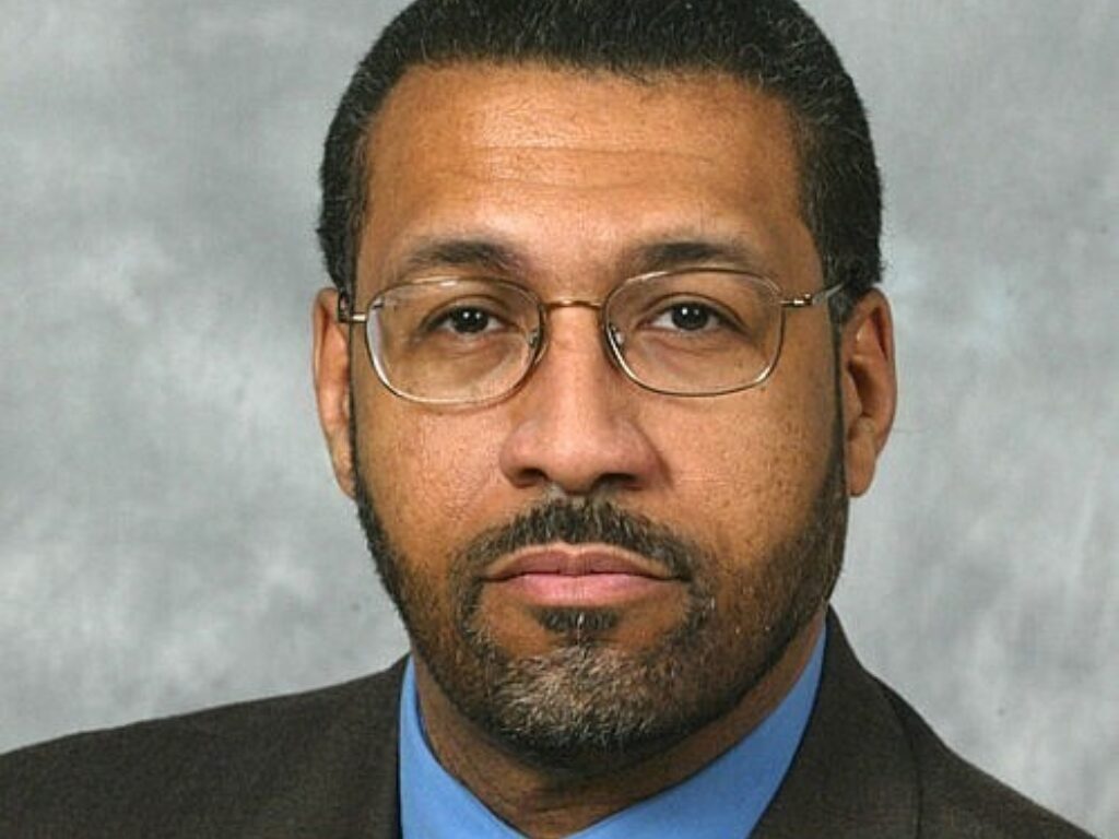 Head and Neck Cancer Chair Honored With Distinguished Alumnus Award