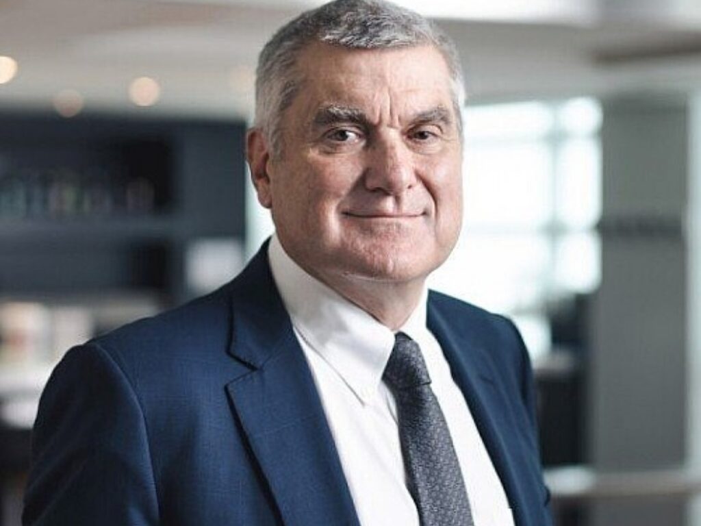 Thompson to Step Down